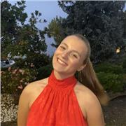 Profesor de apoyo especializado en clases para niños